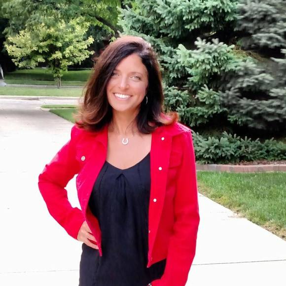 Meet your Posher, Laura - Picture 1 of 1